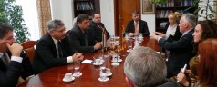 Simonka: A parlamenti diplomácia kilendítheti a magyar-román kapcsolatokat a holtpontról